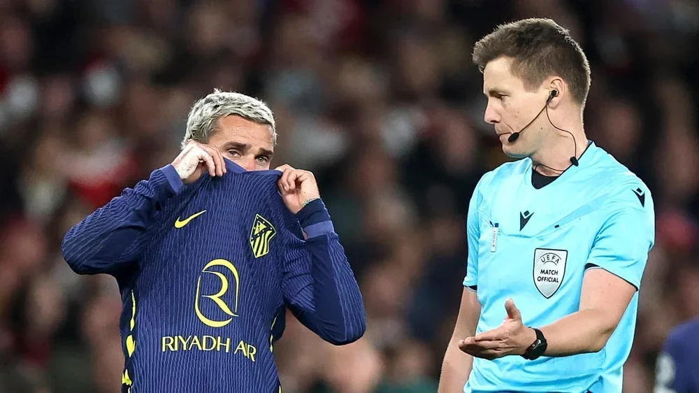 El alemán Siebert pitará final PSG-Arsenal, con Del Cerro y Guadalupe Porras en equipo